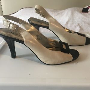 Anne klein black and cream heel with buckle, 7.5